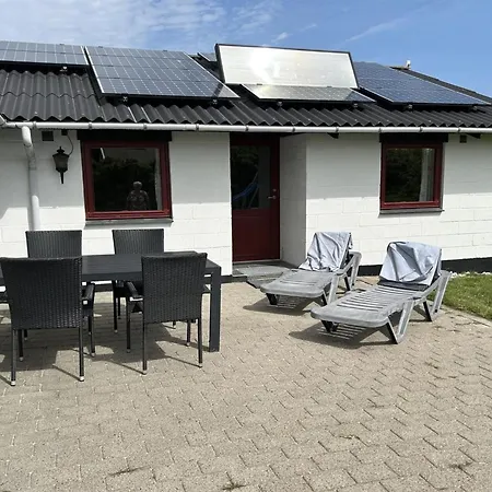 בית נופש Safina - From The Sea By Interhome *